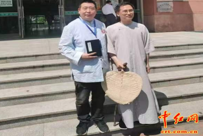 大学生村官张红东事迹